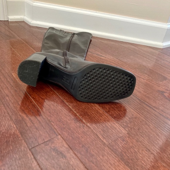 A2 tall dark brown boots - Picture 7 of 12